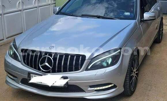 Acheter Occasion Voiture Mercedes-Benz C250 coupe Autre à Kigali, Rwanda Acheter Occasion Voiture Mercedes-Benz C250 coupe Autre à Kigali, Rwanda
