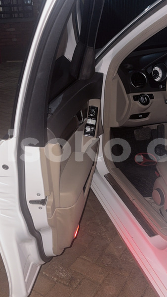 Big with watermark mercedes benz 200 rwanda kigali 19832