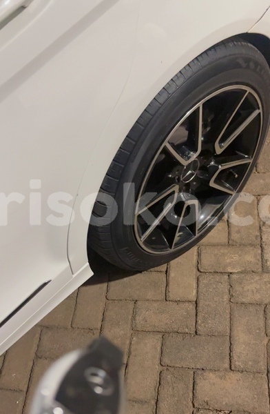 Big with watermark mercedes benz 200 rwanda kigali 19832