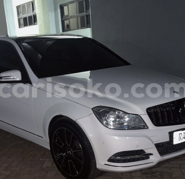 Big with watermark mercedes benz 200 rwanda kigali 19832