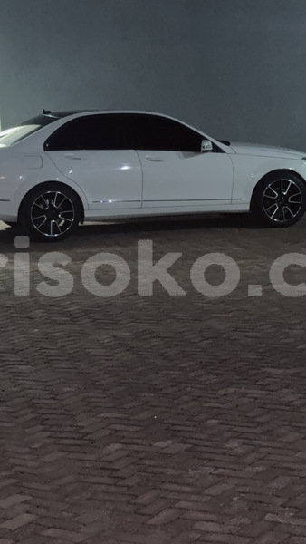 Big with watermark mercedes benz 200 rwanda kigali 19832