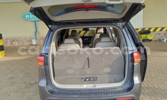 Acheter Occasion Voiture Kia Carnival Silver/black à Kigali, Rwanda Acheter Occasion Voiture Kia Carnival Silver/black à Kigali, Rwanda
