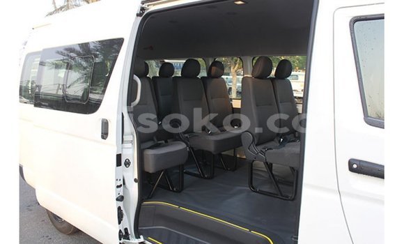 Acheter Import Voiture Toyota Hiace Blanc à Import - Dubai, Rwanda Acheter Import Voiture Toyota Hiace Blanc à Import - Dubai, Rwanda