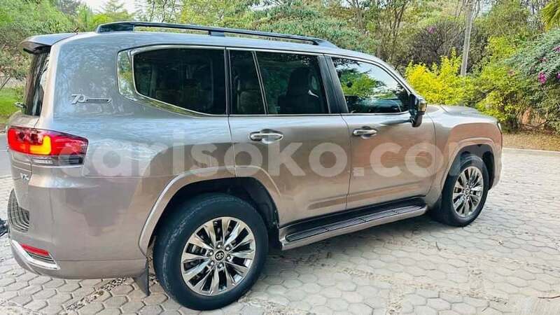 Big with watermark toyota avensis verso rwanda kigali 19864