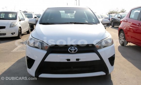 Acheter Import Voiture Toyota Yaris Blanc à Import - Dubai, Rwanda Acheter Import Voiture Toyota Yaris Blanc à Import - Dubai, Rwanda