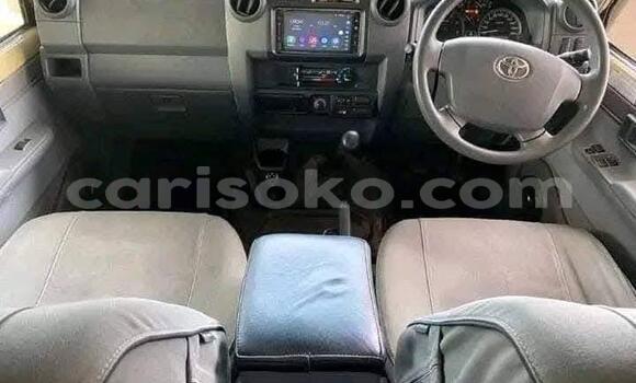 Buy Used Toyota Land Cruiser Beige Car in Ruhengeri in Ruhengeri Buy Used Toyota Land Cruiser Beige Car in Ruhengeri in Ruhengeri