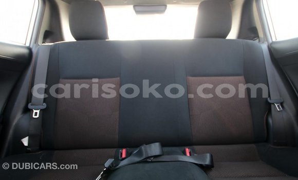 Acheter Import Voiture Toyota Yaris Blanc à Import - Dubai, Rwanda Acheter Import Voiture Toyota Yaris Blanc à Import - Dubai, Rwanda
