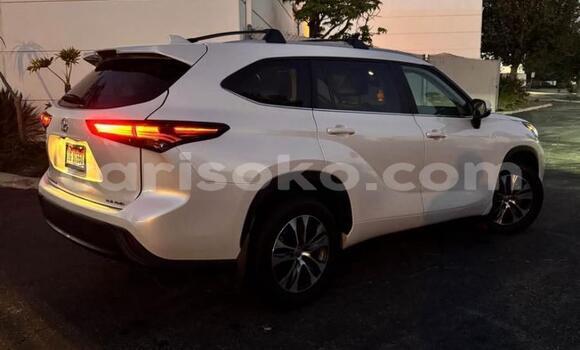 اشتري مستعمل Toyota Highlander Blanc سيارة في Kigali في Rwanda اشتري مستعمل Toyota Highlander Blanc سيارة في Kigali في Rwanda
