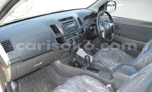 اشتري مستعمل Toyota Hilux Gris سيارة في Kigali في Rwanda اشتري مستعمل Toyota Hilux Gris سيارة في Kigali في Rwanda