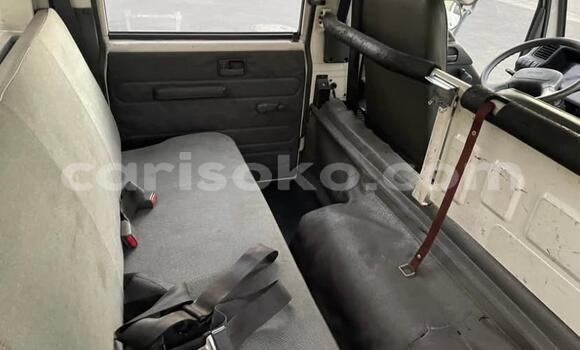 اشتري مستعمل Isuzu FTR 850 White شاحنة في Kigali في Rwanda اشتري مستعمل Isuzu FTR 850 White شاحنة في Kigali في Rwanda