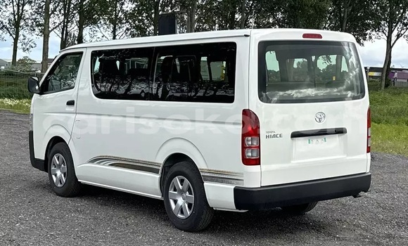 Acheter Occasion Utilitaire Toyota HiAce White à Kigali, Rwanda Acheter Occasion Utilitaire Toyota HiAce White à Kigali, Rwanda