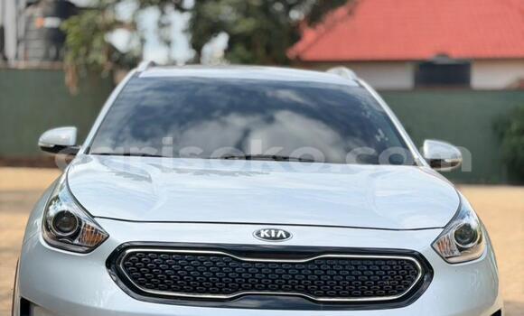 Acheter Neuf Voiture Kia Niro Grey/silver à Kigali, Rwanda Acheter Neuf Voiture Kia Niro Grey/silver à Kigali, Rwanda