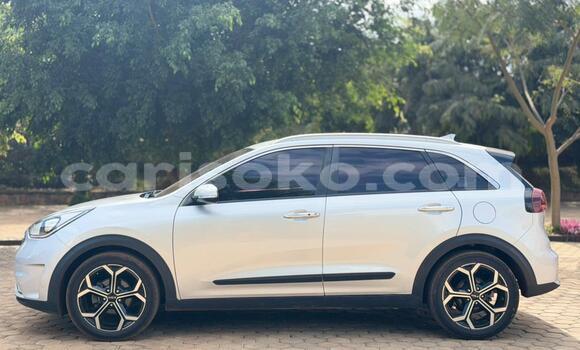 Acheter Neuf Voiture Kia Niro Grey/silver à Kigali, Rwanda Acheter Neuf Voiture Kia Niro Grey/silver à Kigali, Rwanda