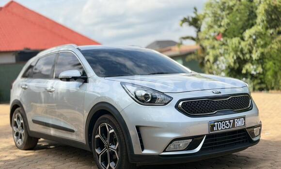 Acheter Neuf Voiture Kia Niro Grey/silver à Kigali, Rwanda Acheter Neuf Voiture Kia Niro Grey/silver à Kigali, Rwanda