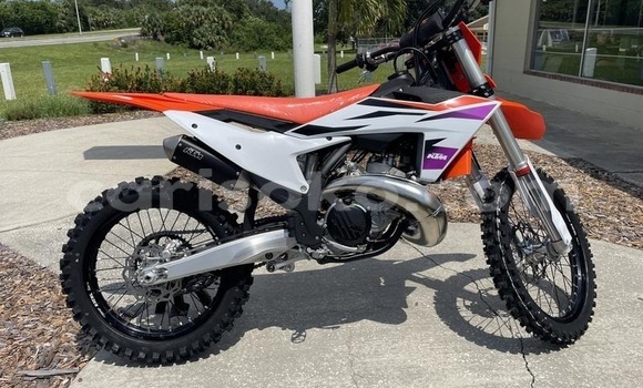 Acheter Neuf Moto KTM XC-W Beige à Import - Dubai, Rwanda Acheter Neuf Moto KTM XC-W Beige à Import - Dubai, Rwanda