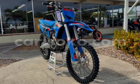 Acheter Neuf Moto KTM XC-W Beige à Import - Dubai, Rwanda Acheter Neuf Moto KTM XC-W Beige à Import - Dubai, Rwanda