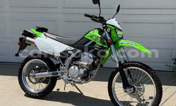 Acheter Occasion Moto Kawasaki KLX Vert à Nyanza, Rwanda