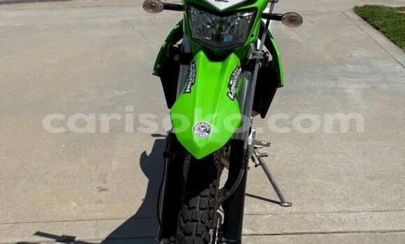 Acheter Occasion Moto Kawasaki KLX Vert à Nyanza, Rwanda Acheter Occasion Moto Kawasaki KLX Vert à Nyanza, Rwanda