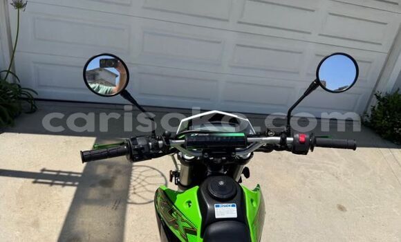 Acheter Occasion Moto Kawasaki KLX Vert à Nyanza, Rwanda Acheter Occasion Moto Kawasaki KLX Vert à Nyanza, Rwanda
