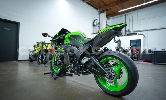 Acheter Occasion Moto Kawasaki Ninja ZX-10R Green à Kigali, Rwanda Acheter Occasion Moto Kawasaki Ninja ZX-10R Green à Kigali, Rwanda