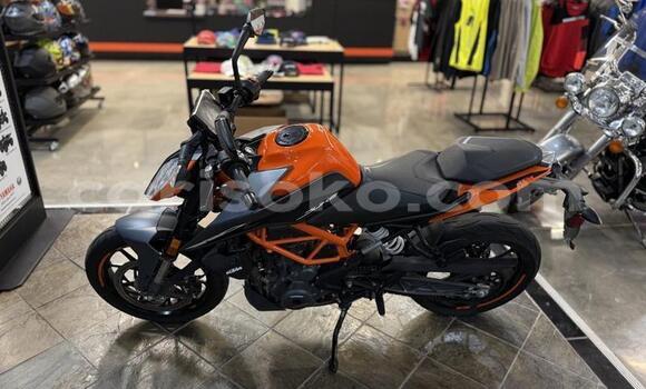 Acheter Occasion Moto KTM Duke Beige à Kigali, Rwanda Acheter Occasion Moto KTM Duke Beige à Kigali, Rwanda