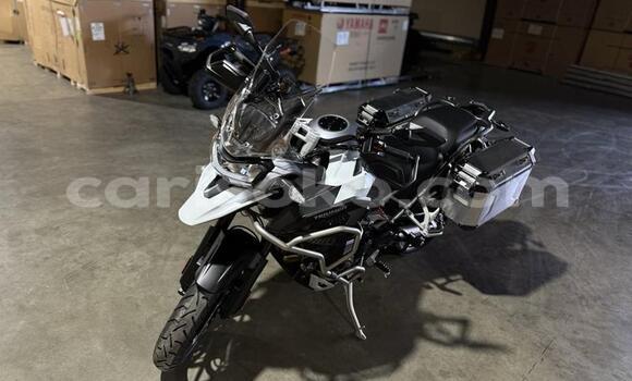 Acheter Occasion Moto Triumph Tiger Autre à Kigali, Rwanda Acheter Occasion Moto Triumph Tiger Autre à Kigali, Rwanda