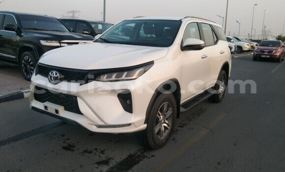 Acheter Occasion Voiture Toyota Fortuner White à Butare, Butare