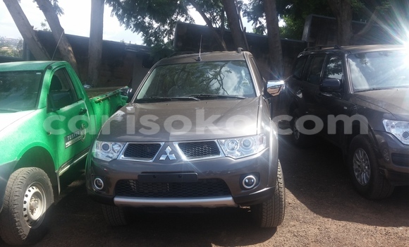 Acheter Neuf Voiture Mitsubishi Pajero Noir à Kigali au Rwanda Acheter Neuf Voiture Mitsubishi Pajero Noir à Kigali au Rwanda