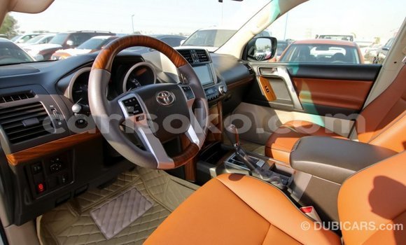 Acheter Import Voiture Toyota Prado Blanc à Import - Dubai, Rwanda Acheter Import Voiture Toyota Prado Blanc à Import - Dubai, Rwanda