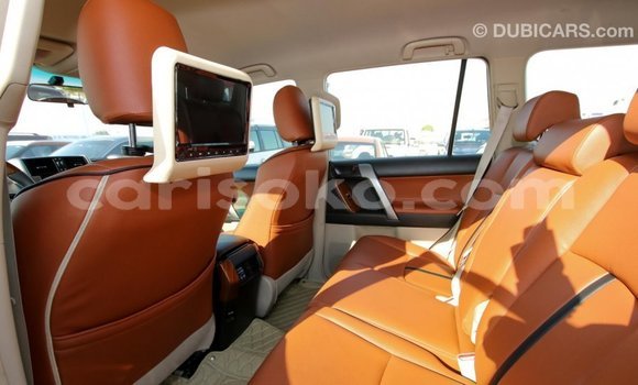 Acheter Import Voiture Toyota Prado Blanc à Import - Dubai, Rwanda Acheter Import Voiture Toyota Prado Blanc à Import - Dubai, Rwanda