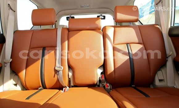 Acheter Import Voiture Toyota Prado Blanc à Import - Dubai, Rwanda Acheter Import Voiture Toyota Prado Blanc à Import - Dubai, Rwanda