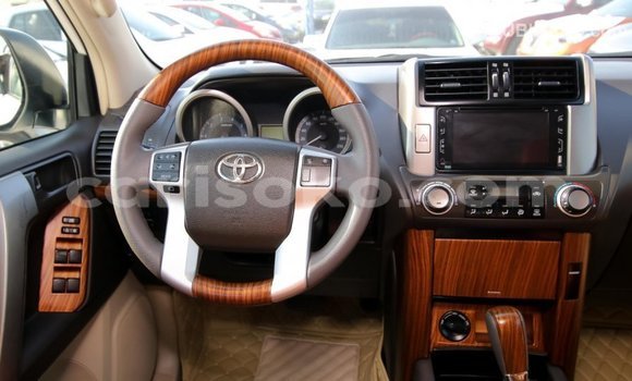 Acheter Import Voiture Toyota Prado Blanc à Import - Dubai, Rwanda Acheter Import Voiture Toyota Prado Blanc à Import - Dubai, Rwanda