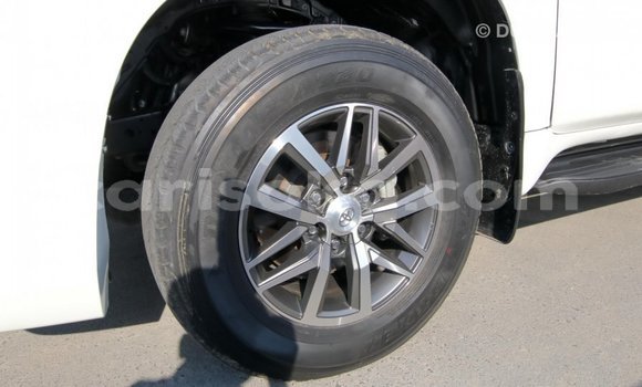 Acheter Import Voiture Toyota Prado Blanc à Import - Dubai, Rwanda Acheter Import Voiture Toyota Prado Blanc à Import - Dubai, Rwanda