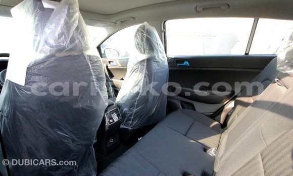 Acheter Import Voiture Kia Sportage Blanc à Import - Dubai, Rwanda Acheter Import Voiture Kia Sportage Blanc à Import - Dubai, Rwanda