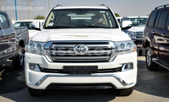 Acheter Import Voiture Toyota Land Cruiser Blanc à Import - Dubai, Rwanda Acheter Import Voiture Toyota Land Cruiser Blanc à Import - Dubai, Rwanda