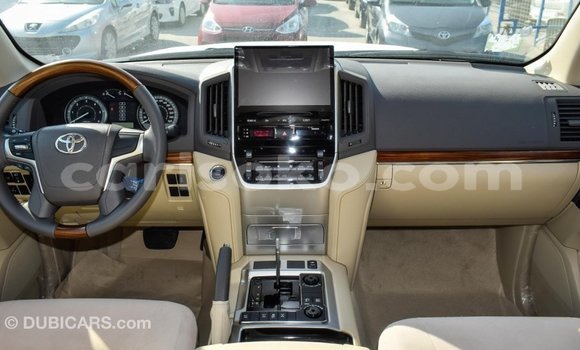 Acheter Import Voiture Toyota Land Cruiser Blanc à Import - Dubai, Rwanda Acheter Import Voiture Toyota Land Cruiser Blanc à Import - Dubai, Rwanda