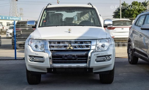 Acheter Import Voiture Mitsubishi Pajero Blanc à Import - Dubai, Rwanda Acheter Import Voiture Mitsubishi Pajero Blanc à Import - Dubai, Rwanda