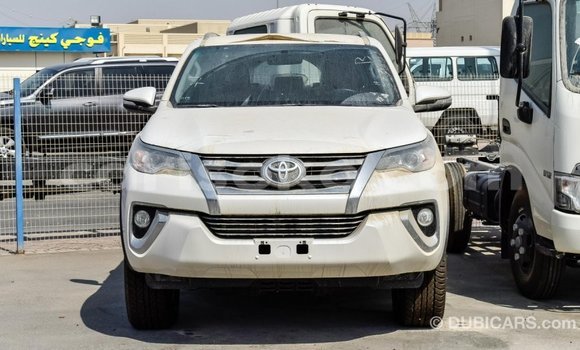 Acheter Import Voiture Toyota Fortuner Blanc à Import - Dubai, Rwanda Acheter Import Voiture Toyota Fortuner Blanc à Import - Dubai, Rwanda