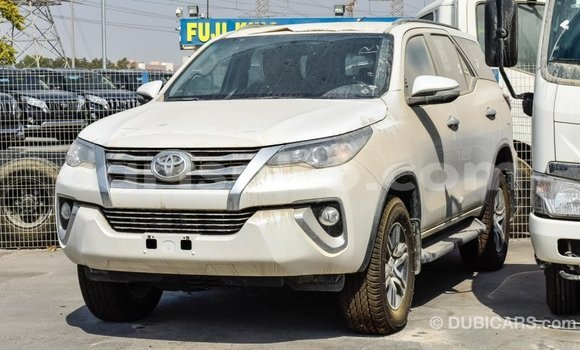 Acheter Import Voiture Toyota Fortuner Blanc à Import - Dubai, Rwanda Acheter Import Voiture Toyota Fortuner Blanc à Import - Dubai, Rwanda