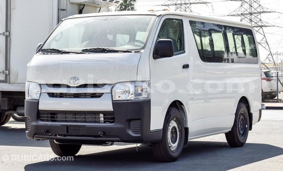 Acheter Import Voiture Toyota Hiace Blanc à Import - Dubai, Rwanda Acheter Import Voiture Toyota Hiace Blanc à Import - Dubai, Rwanda