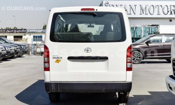 Acheter Import Voiture Toyota Hiace Blanc à Import - Dubai, Rwanda Acheter Import Voiture Toyota Hiace Blanc à Import - Dubai, Rwanda