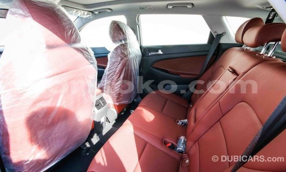 Acheter Import Voiture Hyundai Tucson Blanc à Import - Dubai, Rwanda Acheter Import Voiture Hyundai Tucson Blanc à Import - Dubai, Rwanda