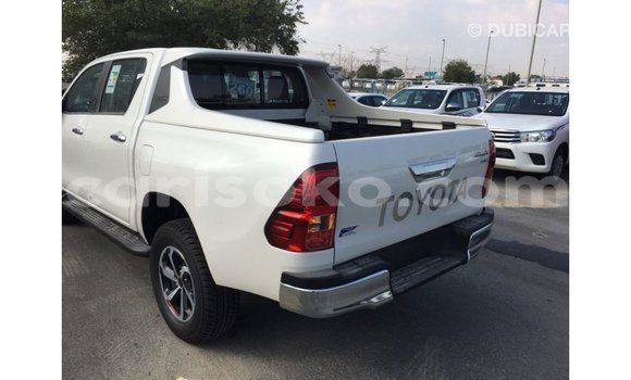 اشتري Imported Toyota Hilux Blanc سيارة في Import - Dubai في Rwanda اشتري Imported Toyota Hilux Blanc سيارة في Import - Dubai في Rwanda