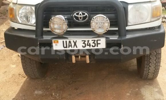 Sayi Sabo Toyota Land Cruiser Blanc Mota in Kigali a Rwanda Sayi Sabo Toyota Land Cruiser Blanc Mota in Kigali a Rwanda