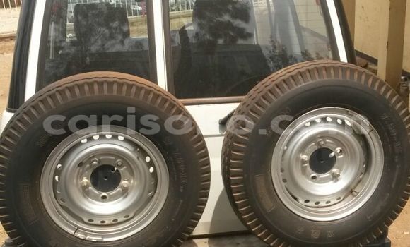 Sayi Sabo Toyota Land Cruiser Blanc Mota in Kigali a Rwanda Sayi Sabo Toyota Land Cruiser Blanc Mota in Kigali a Rwanda