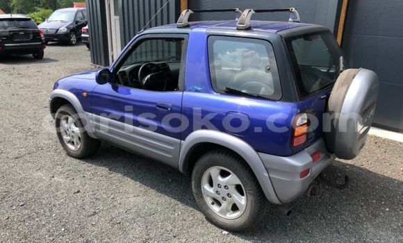 Acheter Occasion Voiture Toyota RAV4 Bleu à Kigali, Rwanda Acheter Occasion Voiture Toyota RAV4 Bleu à Kigali, Rwanda