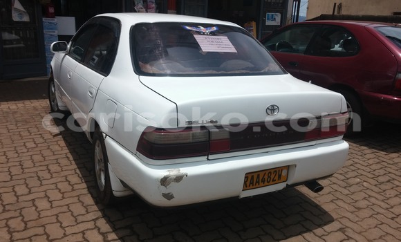 Sayi Na hannu Toyota Corolla Blanc Mota in Gicumbi a Rwanda Sayi Na hannu Toyota Corolla Blanc Mota in Gicumbi a Rwanda