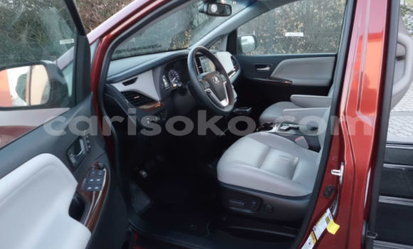 Acheter Occasion Voiture Toyota Sienna Beige à Kigali, Rwanda Acheter Occasion Voiture Toyota Sienna Beige à Kigali, Rwanda