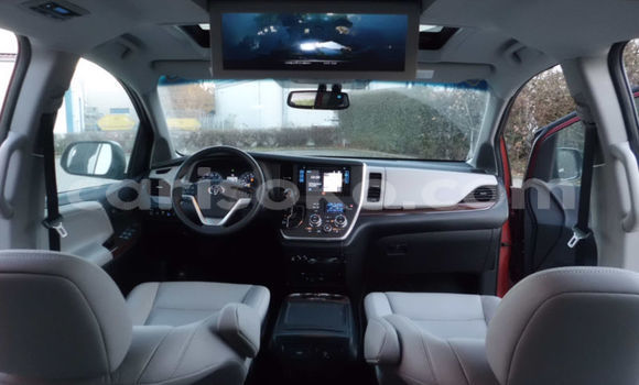 Acheter Occasion Voiture Toyota Sienna Beige à Kigali, Rwanda Acheter Occasion Voiture Toyota Sienna Beige à Kigali, Rwanda