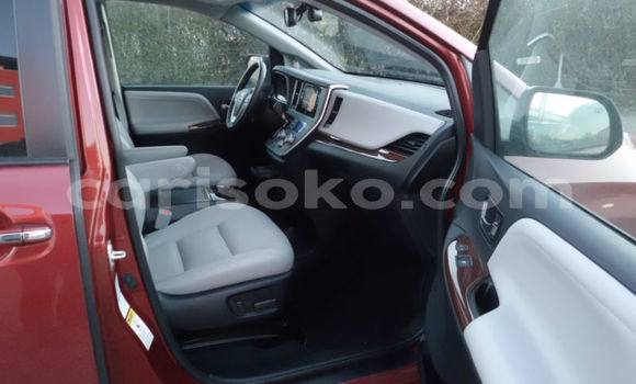 Acheter Occasion Voiture Toyota Sienna Beige à Kigali, Rwanda Acheter Occasion Voiture Toyota Sienna Beige à Kigali, Rwanda